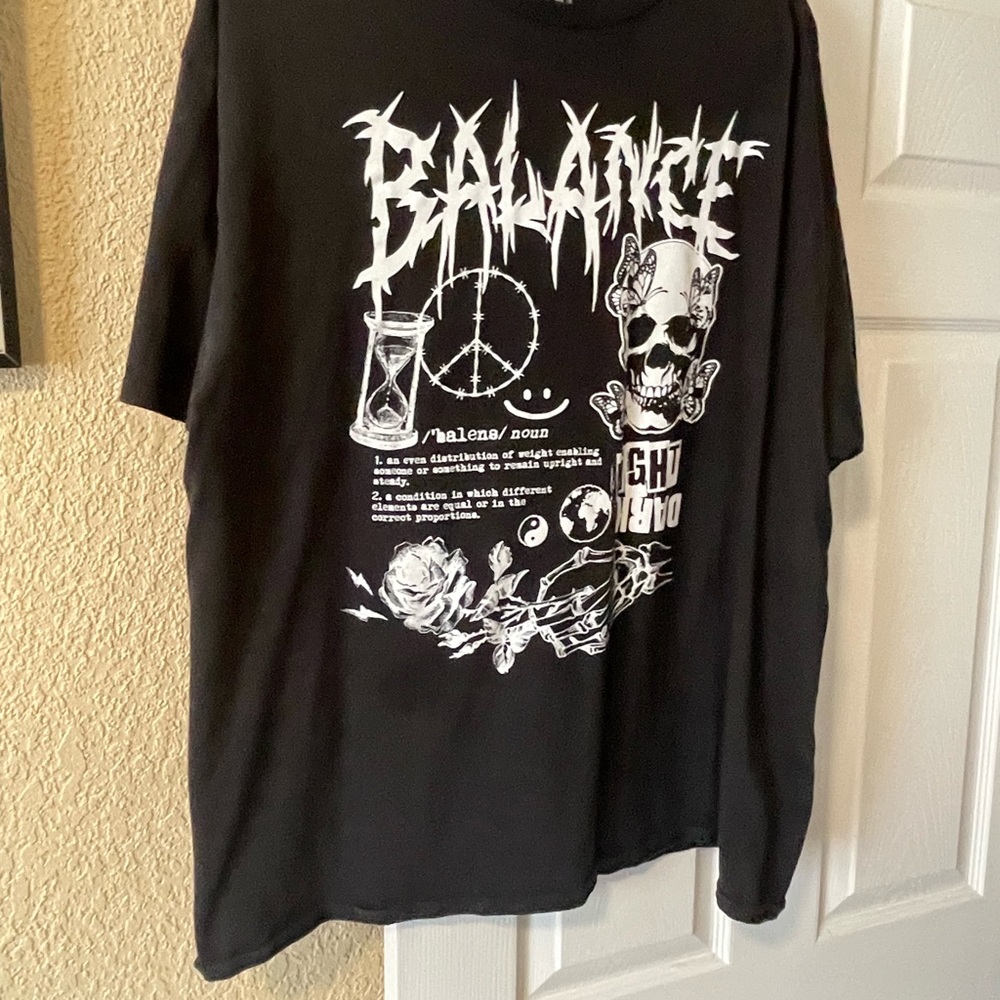 DO+BE Black Graphic Tee - Short Sleeve
